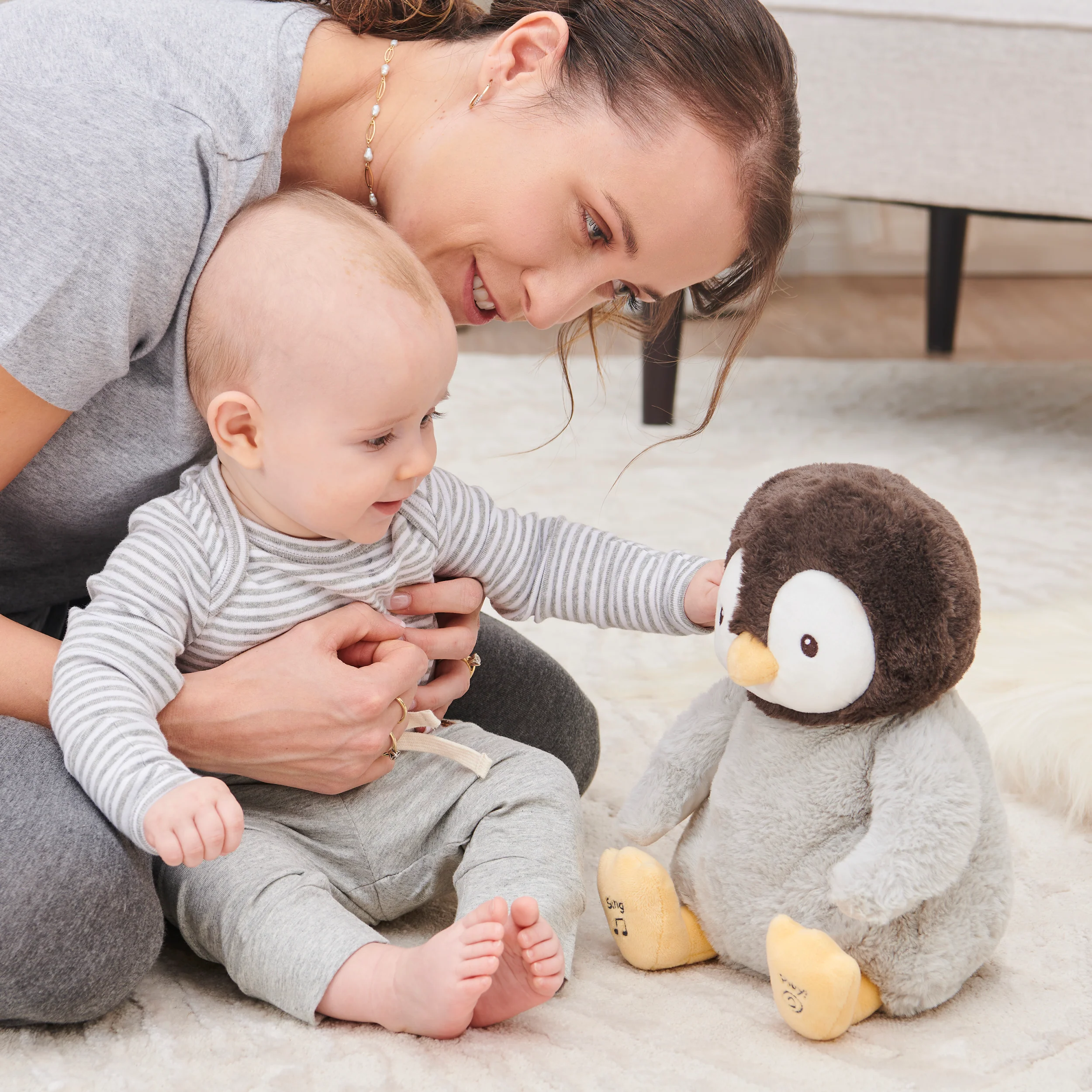 Animated Kissy the Penguin, 12 in - Image 3